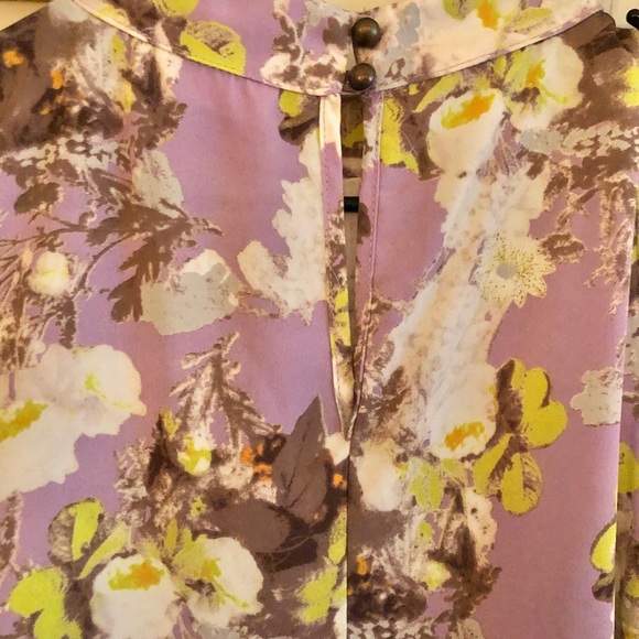 Lilac Floral Print Sleeveless Blouse, Small NWT - Picture 3 of 4